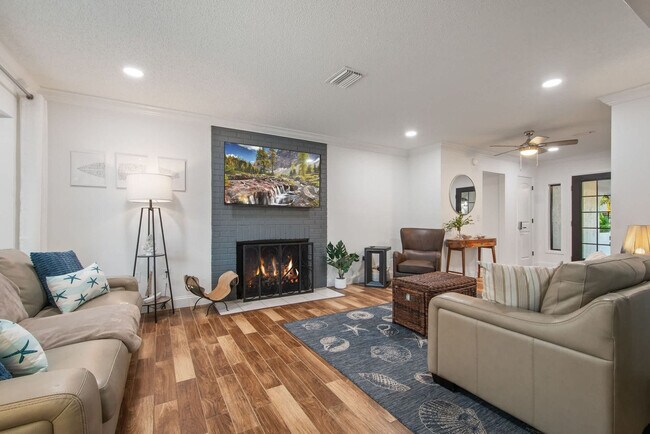 Building Photo - 612 Montezuma Dr