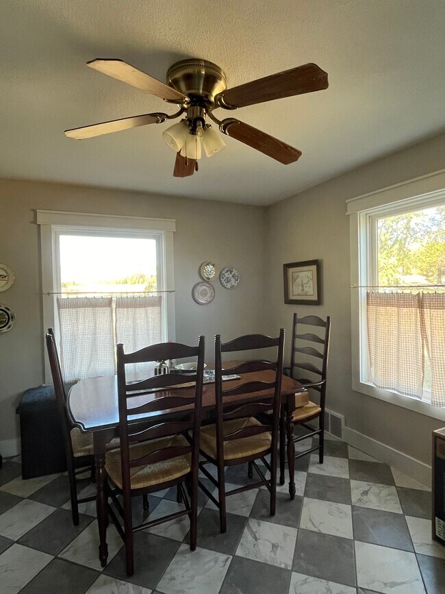 Building Photo - 9845 Evening Star Rd