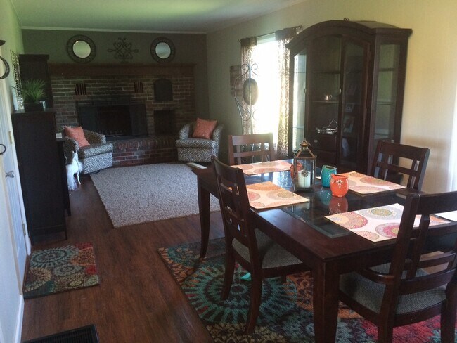 Building Photo - Gorgeous West Lafayette 4 bedroom Home - New Kitchen, Many Upgrades!