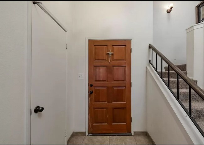 Building Photo - Fantastic SW Two Story Home For Rent