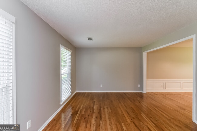 Building Photo - 353 Cimarron Way