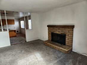 Building Photo - 668 Victoria Way