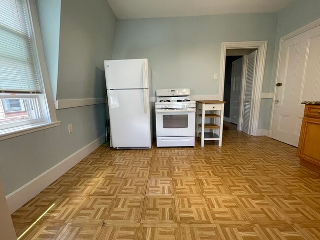 high ceilings with lots of natural light - 107 Otis St