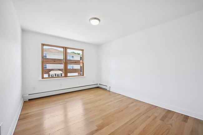Building Photo - 307 9th St