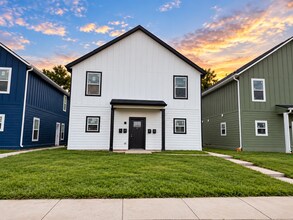 Building Photo - 1850 Gent Ave