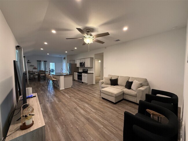 Building Photo - 5607 Redstone Gardens Dr