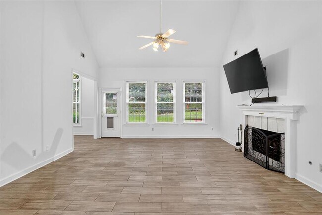 Foto del edificio - 10825 Pinewalk Forest Cir