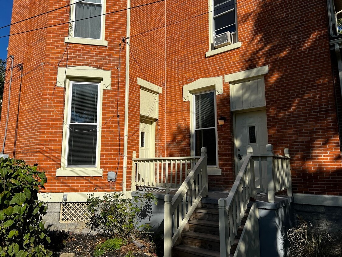 Primary Photo - Beautiful Apartment Near Downtown Delaware
