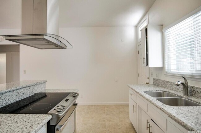 Foto del edificio - 1426 Topaz Way