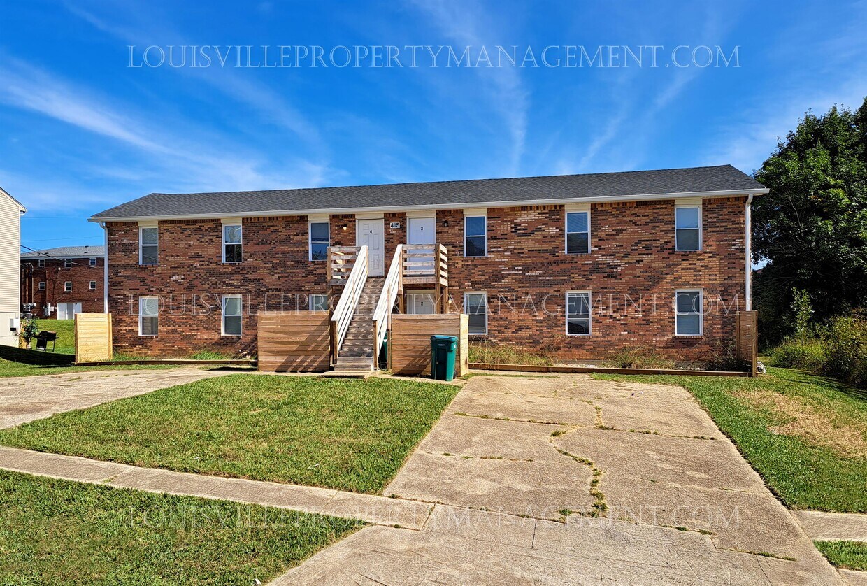 Primary Photo - 419 Wood Creek Dr