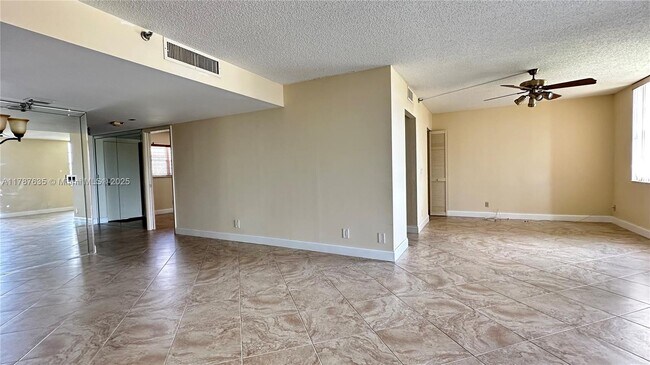 Foto del edificio - 6400 NW 2nd Ave