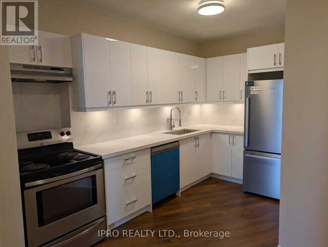 Photo du bâtiment - 5250-5250 Lakeshore Rd.