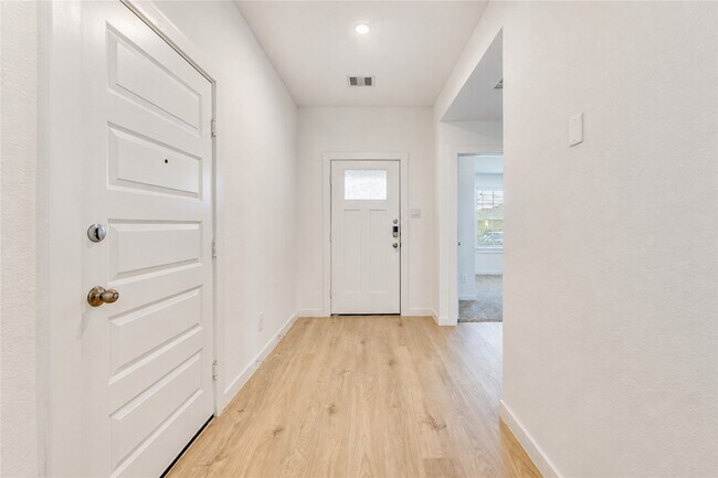 Foto del edificio - 31727 Hallington Hl Ln