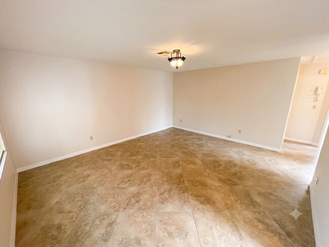 Foto del edificio - 1102 Elmwood St