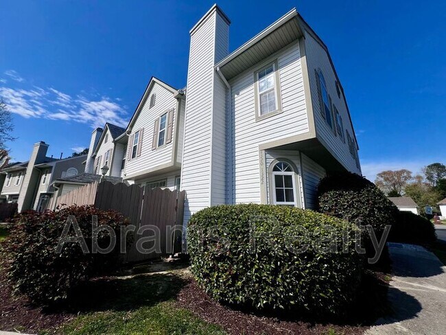 Foto del edificio - 1322 Sitka Spruce Rd