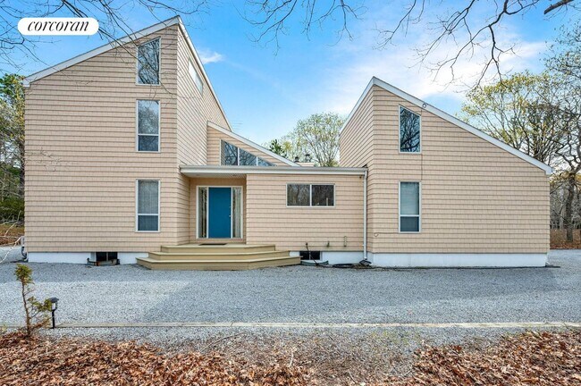 Building Photo - 813 Sagg Rd