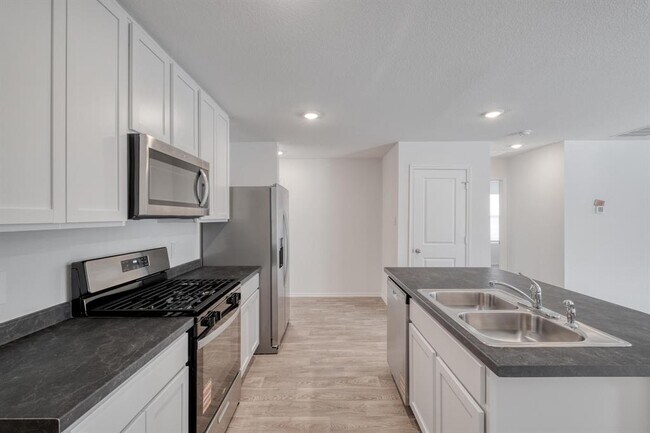 Foto del edificio - 346 Bull Lake Cir