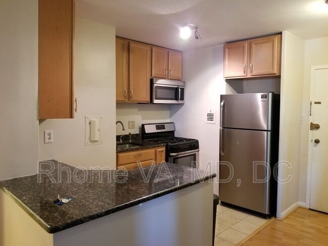 Building Photo - 922 24th St NW
