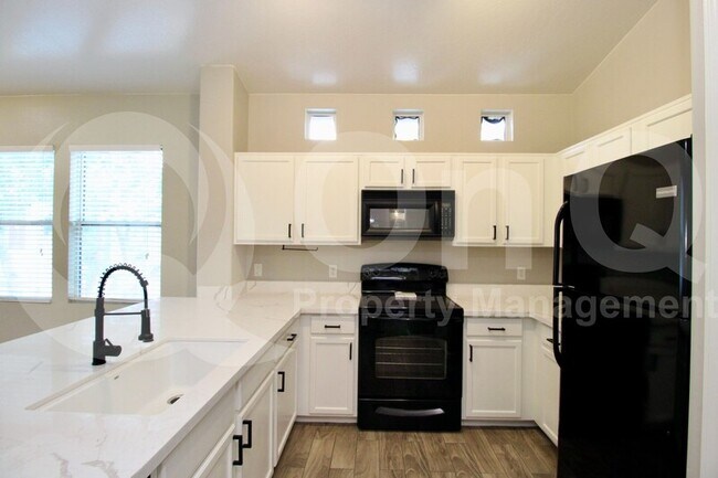 Foto del edificio - 9233 E Neville Ave