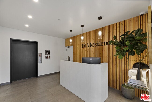 Foto del edificio - 725 N Alfred St