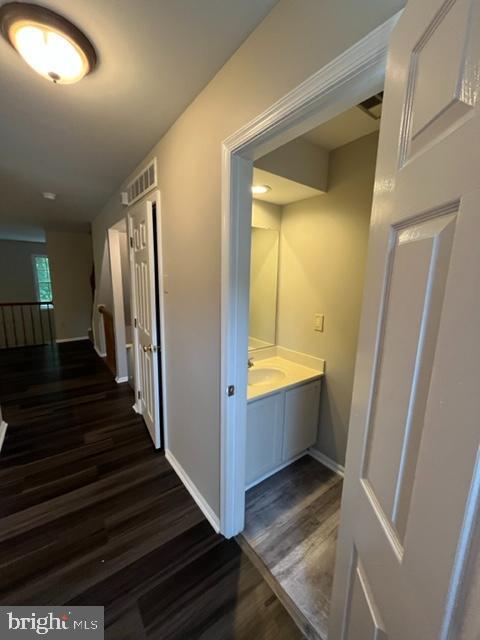 Foto del edificio - 1049 Wingate Ct