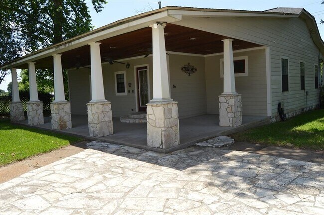 Foto del edificio - 1410 Field Store Rd