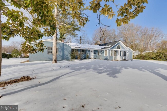 Building Photo - 7832 Martha Washington St