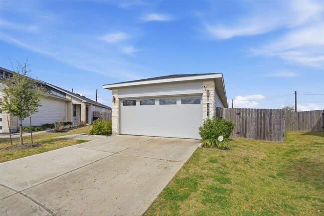 Foto del edificio - 2803 Chancery Summit Ct