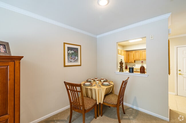 1BR, 1BA - 595SF - Dining Area - Park Terrace Senior Living