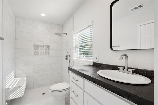 Foto del edificio - 4024 Carolyn Rd