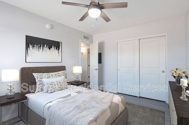 Foto del edificio - 814 E 9th St