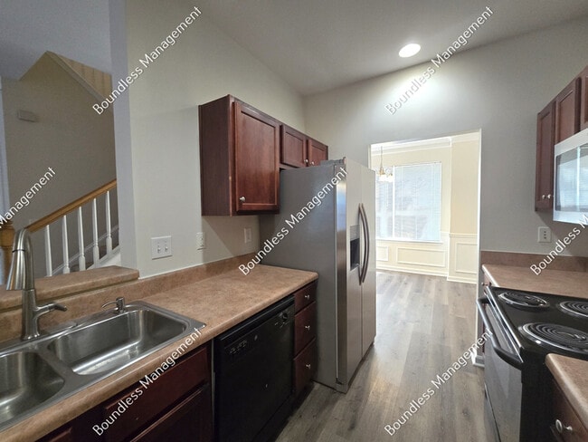 Building Photo - 250 Amal Dr SW