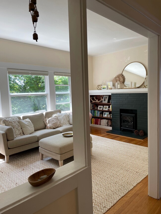 Living room - 5917 Chabot Rd