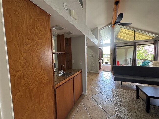 Foto del edificio - 7122 Wood Hollow Dr