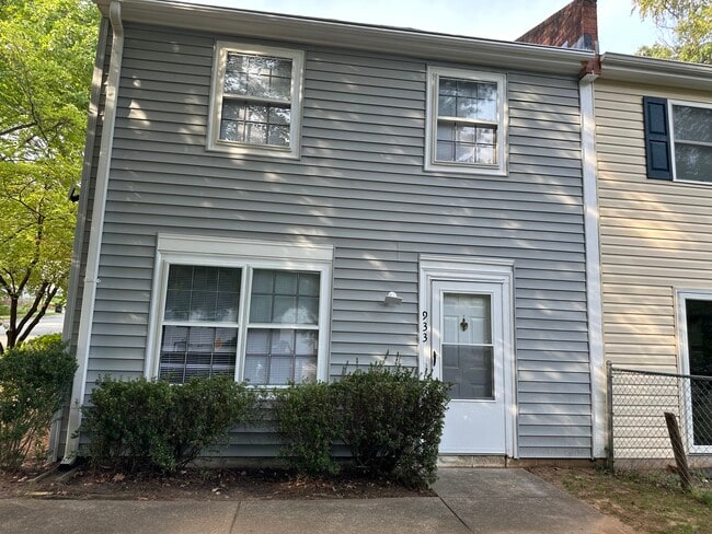 Building Photo - 933 Rock Creek Rd