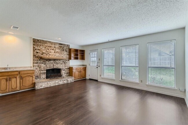 Building Photo - 701 Dickey Drive
