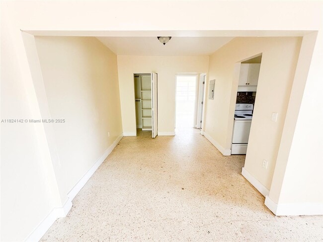 Foto del edificio - 2130 Bay Dr