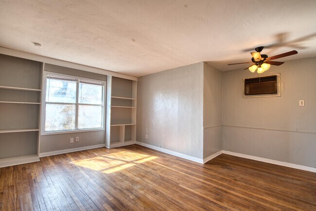 Building Photo - 4600 N Hamilton Dr