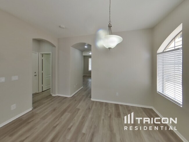 Foto del edificio - 5332 E Holmes Ave