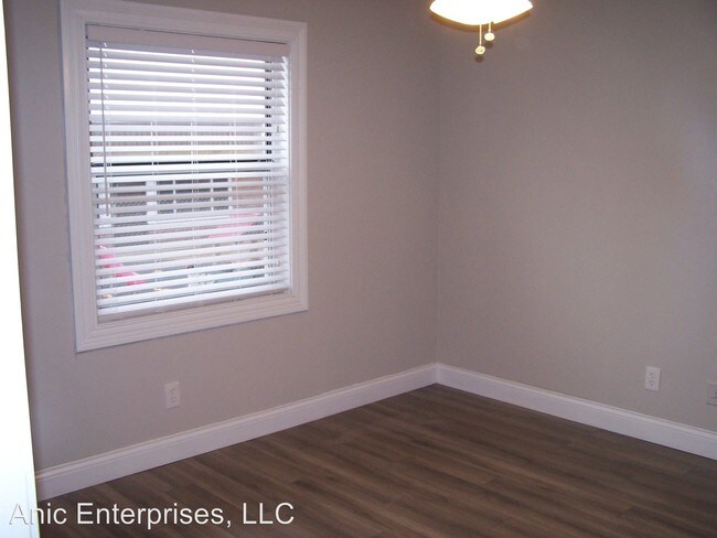 Foto del edificio - 1 br, 1 bath Apartment - 406 W Adams Avenue