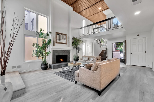 Building Photo - 364 Seville Way