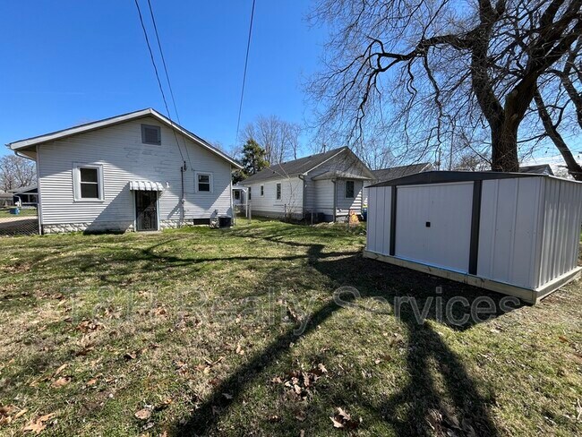 Building Photo - 4920 Hillside Ave