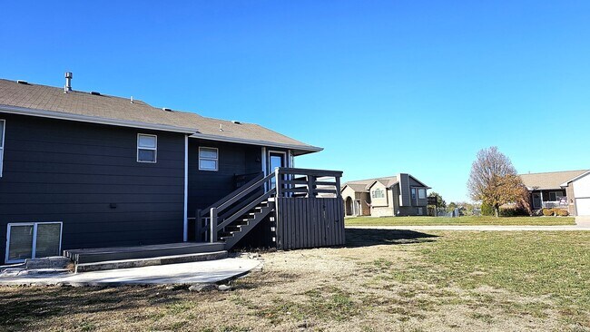 Foto del edificio - Beautiful 3 bed, 3 bath home in Andover
