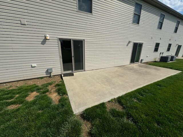 Building Photo - 2 Bedroom Townhouse with Garage