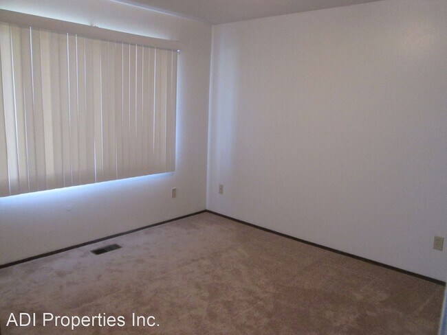 Building Photo - 2 br, 1 bath House - 2425 SE 53rd Ave