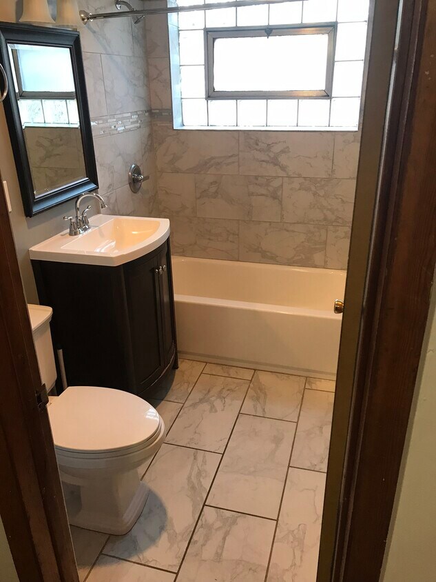 Bathroom - 2108 E 72nd Pl
