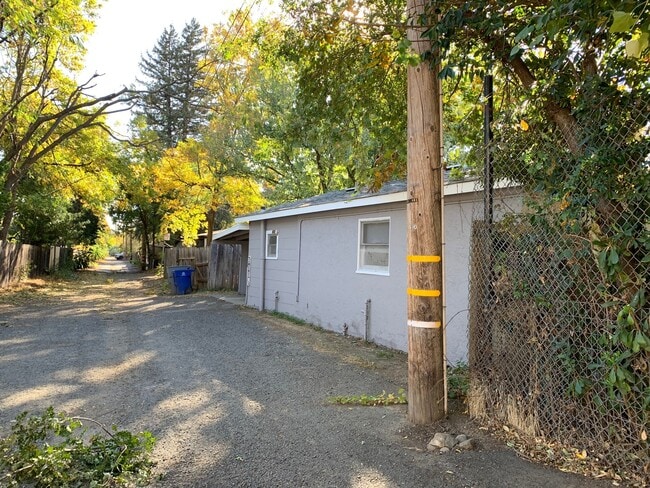 Building Photo - 800 Locust St
