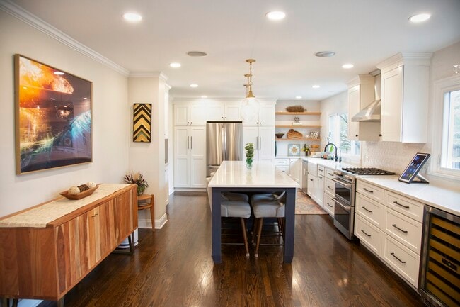 Building Photo - 2S316 Arrowhead Dr