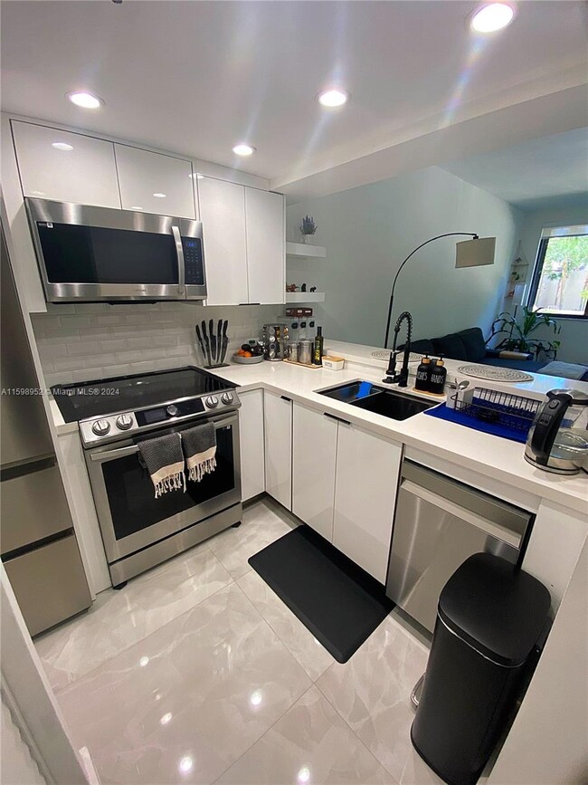 Foto del edificio - 540 Brickell Key Dr