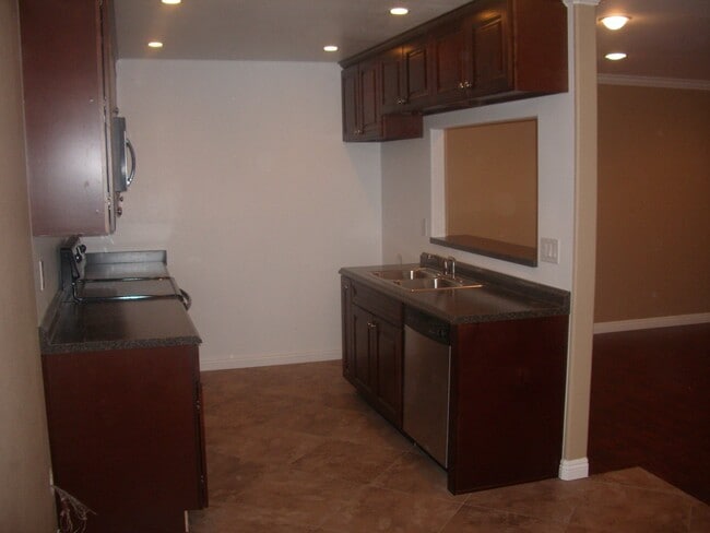 Building Photo - 310 S Miraleste Dr